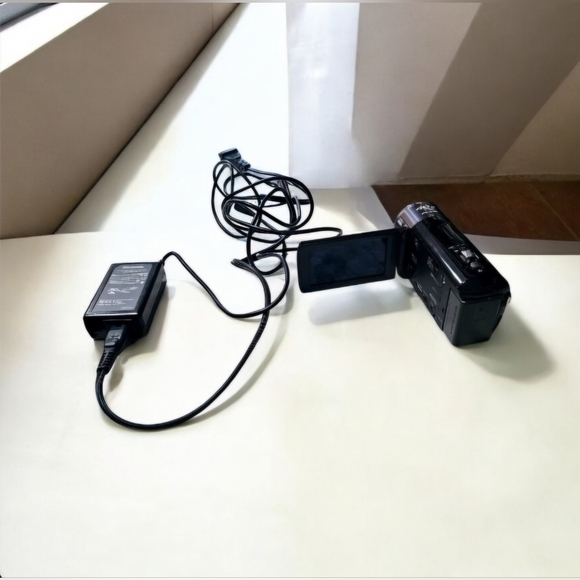 SoldPanasonic HDC-TM90 (16 GB) HD Camcorder With Original Charger Batt Excellent - Picture 4 of 16